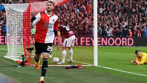 Pai de Santiago Giménez assume: «É difícil dizer não a uma equipa que pague 30 milhões...»