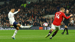 Porro fez um golaço de trivela ao Manchester United