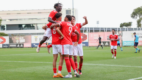Benfica salta para a liderança
