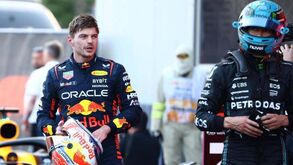 Max Verstappen pede satisfações a George Russell e atira: «Cara de c...»