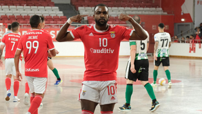 Rei Arthur comanda Benfica