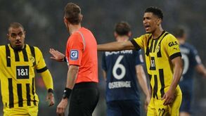Árbitro que prejudicou o Borussia Dortmund faz 'mea culpa': «Sinto-me uma merda»