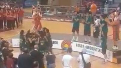 Festa do Basquetebol: a entrega do troféu às Sub-14 femininas do Porto