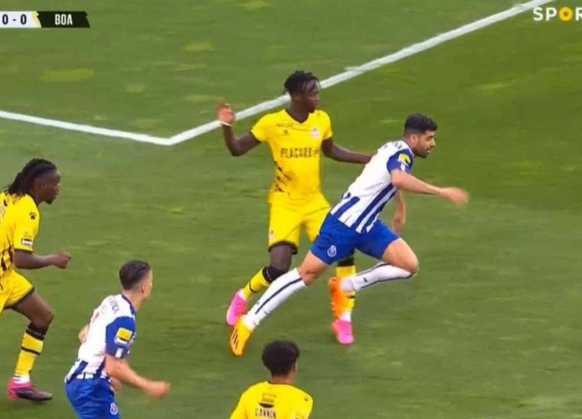 VÍDEO: Taremi adianta o FC Porto em Vizela de penálti