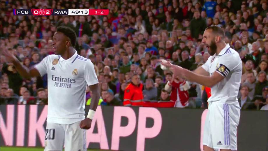 Modric conduziu pelo meio e entregou a bola ao francês, que rematou colocado junto ao poste direito
