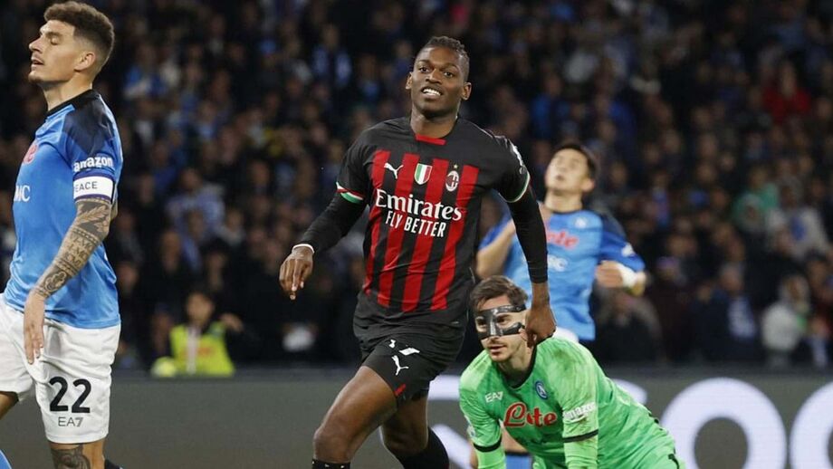 Leão bisou no 4-0 do Milan ao Nápoles no campeonato 