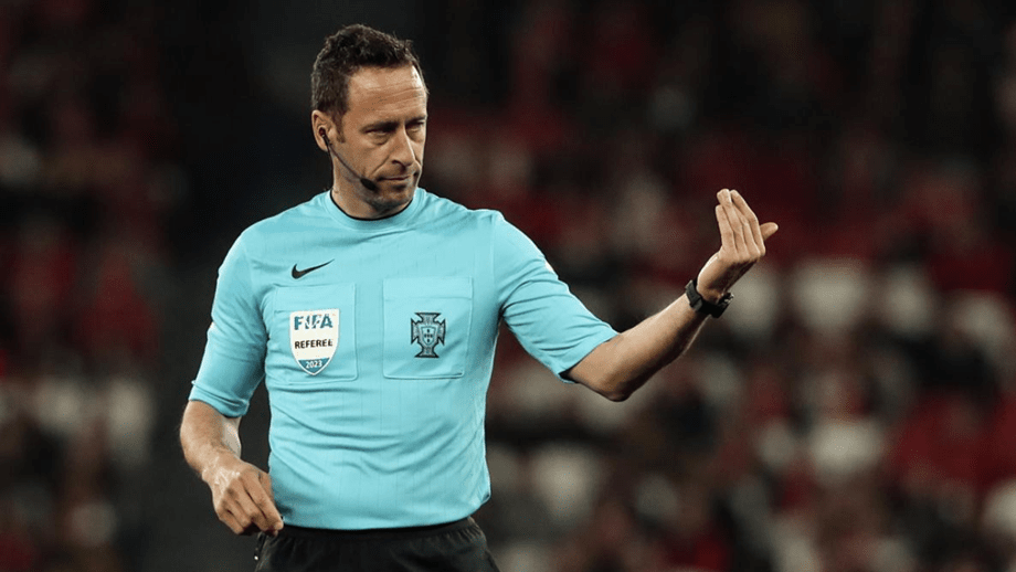 Artur Soares Dias nomeado para o Sevilha-Manchester United 