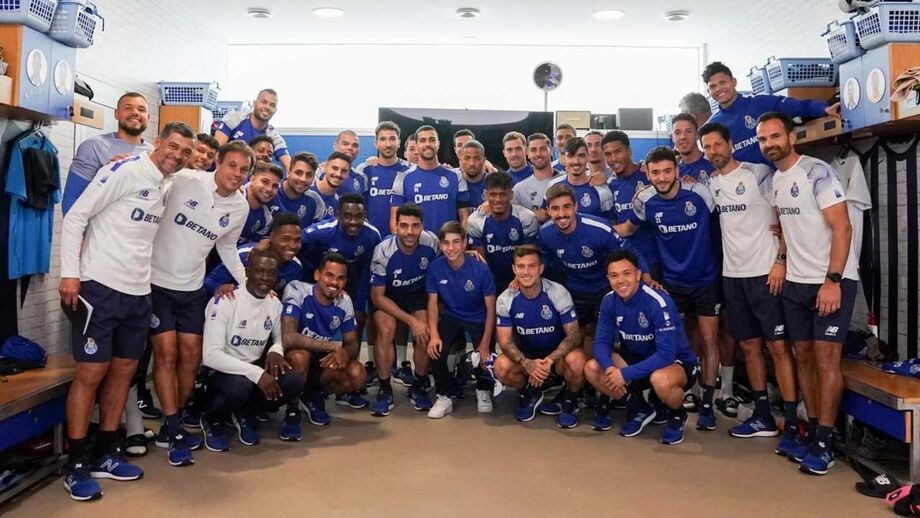 Sub-13 do FC Porto esteve com Sérgio Conceição e todo o plantel principal
