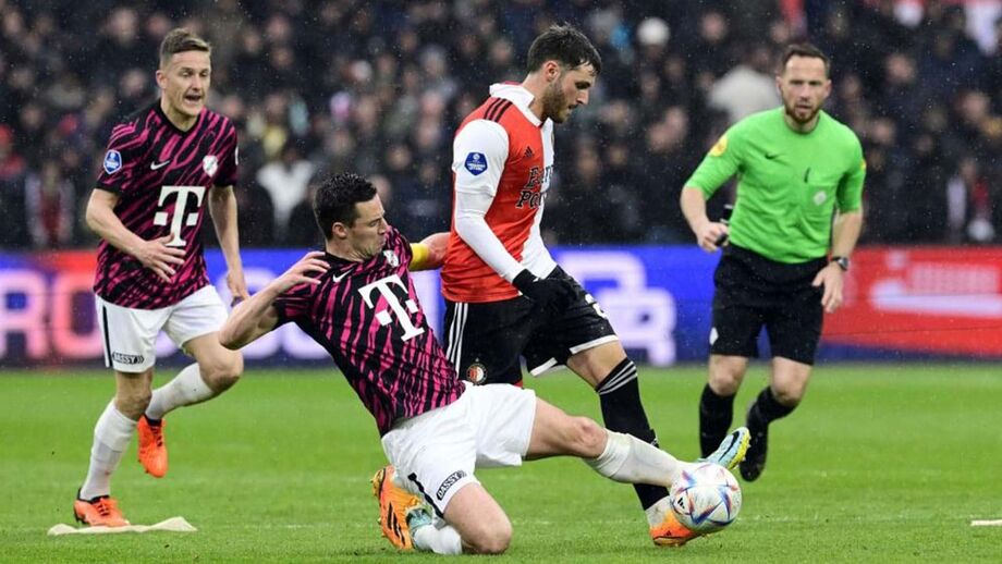 Avançado diz-se "muito feliz" no Feyenoord e coloca futuro nas mãos da família e de Deus