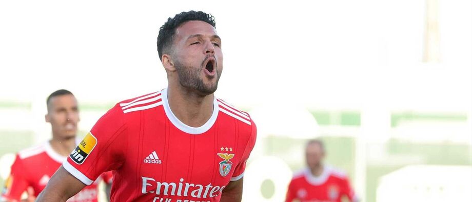A crónica do Rio Ave-Benfica, 0-1: Três pontos mesmo em modo de pausa