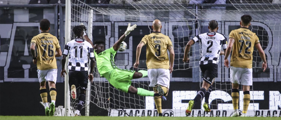 A crónica do Boavista-V. Guimarães, 2-1: Foguete de Makouta no clássico do Bessa