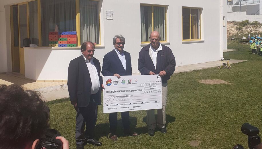 Valdemar Saleiro, no meio de José Carlos Rolo (CM Albufeira) e de Manuel Fernandes (FPB)