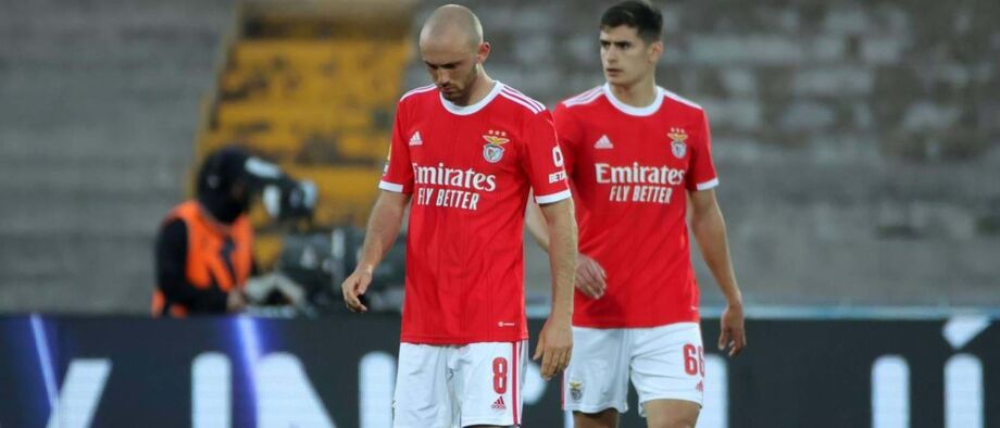 A crónica do Chaves-Benfica, 1-0: Águias cruzam a área de perigo
