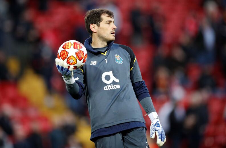 Guarda-redes: Iker Casillas - O antigo guarda-redes do Real Madrid é considerado um dos melhores da história da Liga dos Campeões. Ajudou a equipa a vencer a competição em três ocasiões e não sofreu golos em duas das finais.