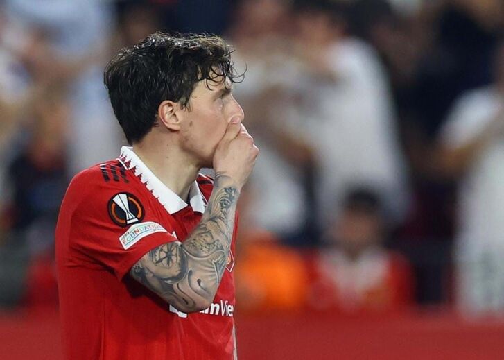 Victor Lindelof (contrato até 2024)