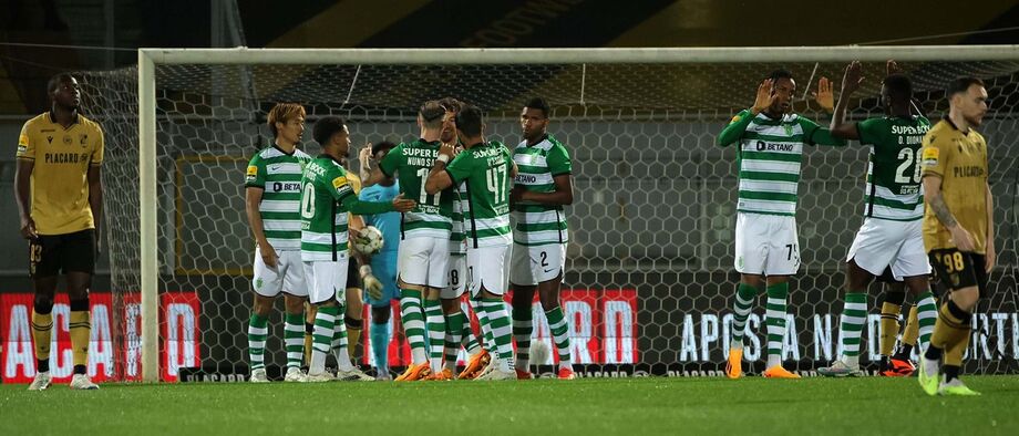 A crónica do V. Guimarães-Sporting, 0-2: saque ao castelo na luta de milhões