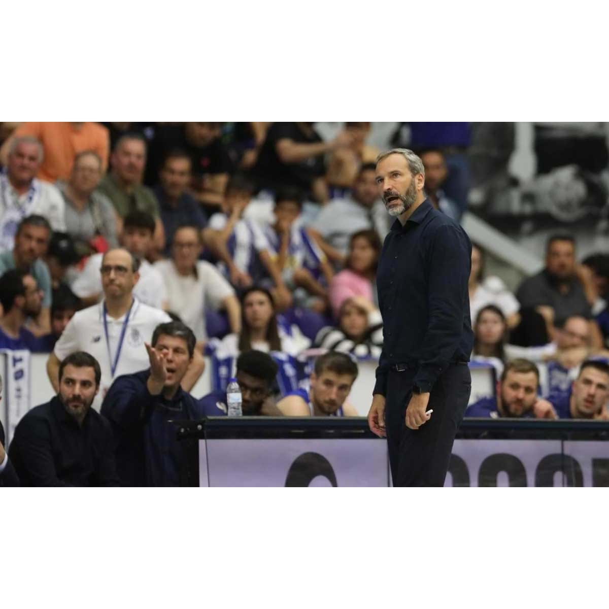 Basquetebol: Panathinaikos falta a jogo, perde 20-0 e adversário salva-se -  CNN Portugal