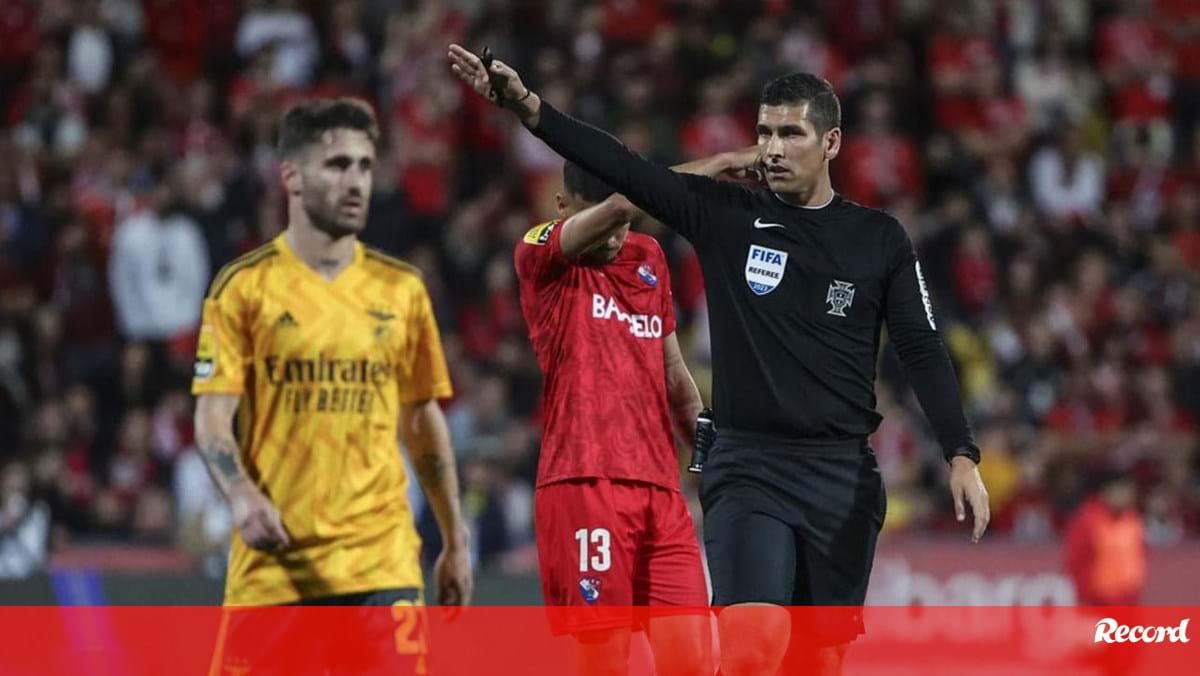 Cartões e penáltis perdoados? Os lances polémicos do Benfica-FC Porto