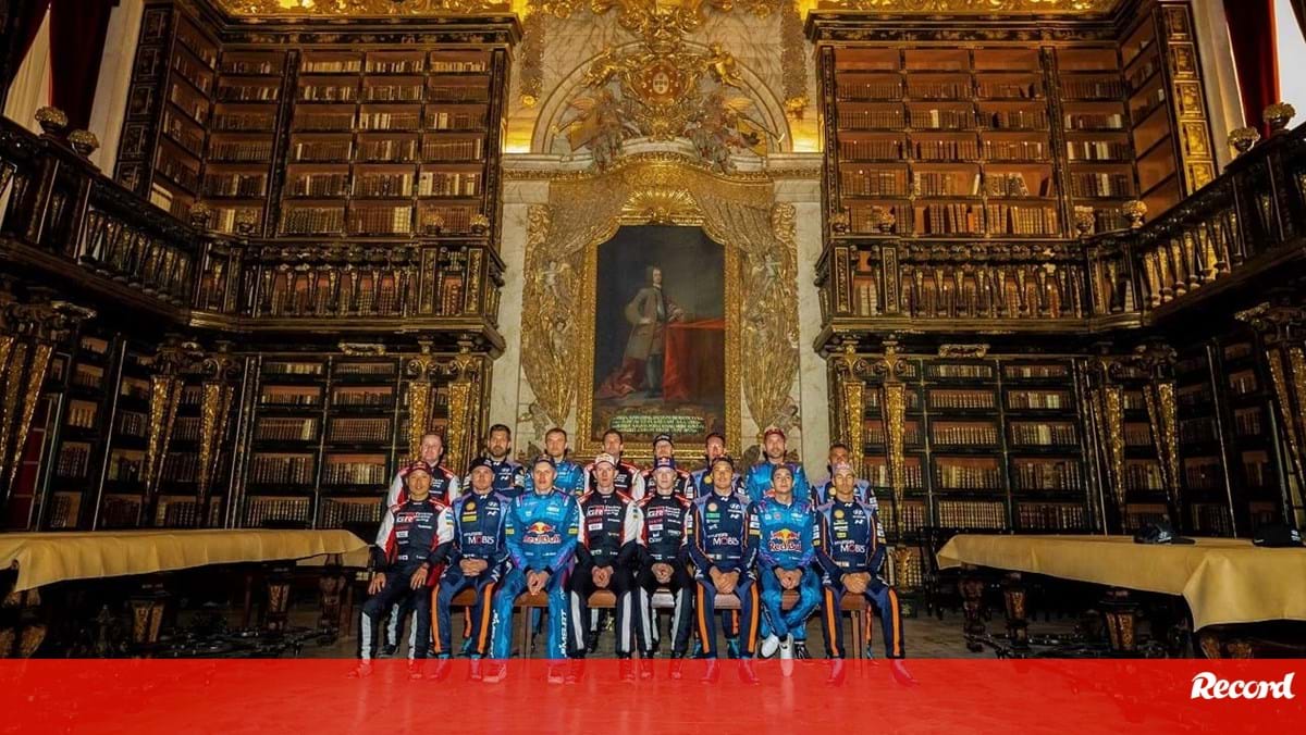 “Portugal Rally 2021: Drivers Gather for Family Photo at Joanina Library in Coimbra”