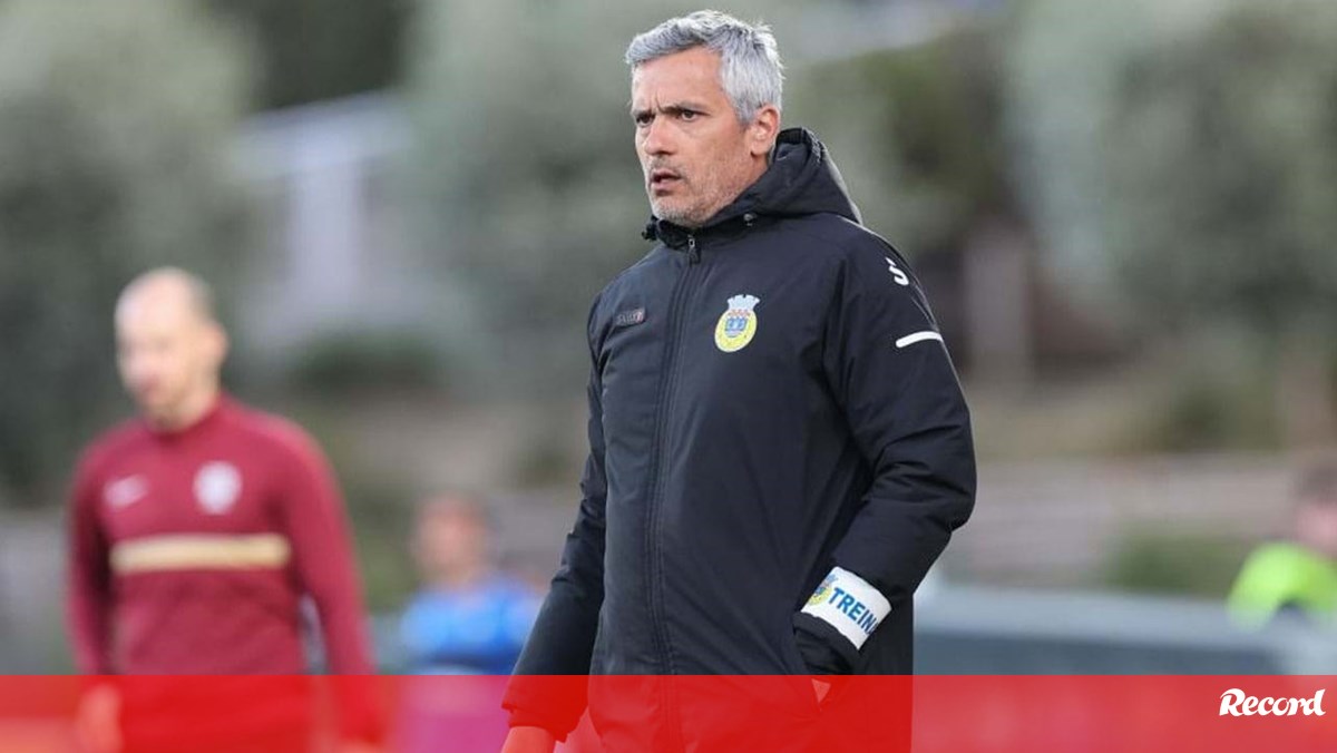 “Arouca Coach Discusses End-of-Game Incident with Estoril: Comments and Analysis”