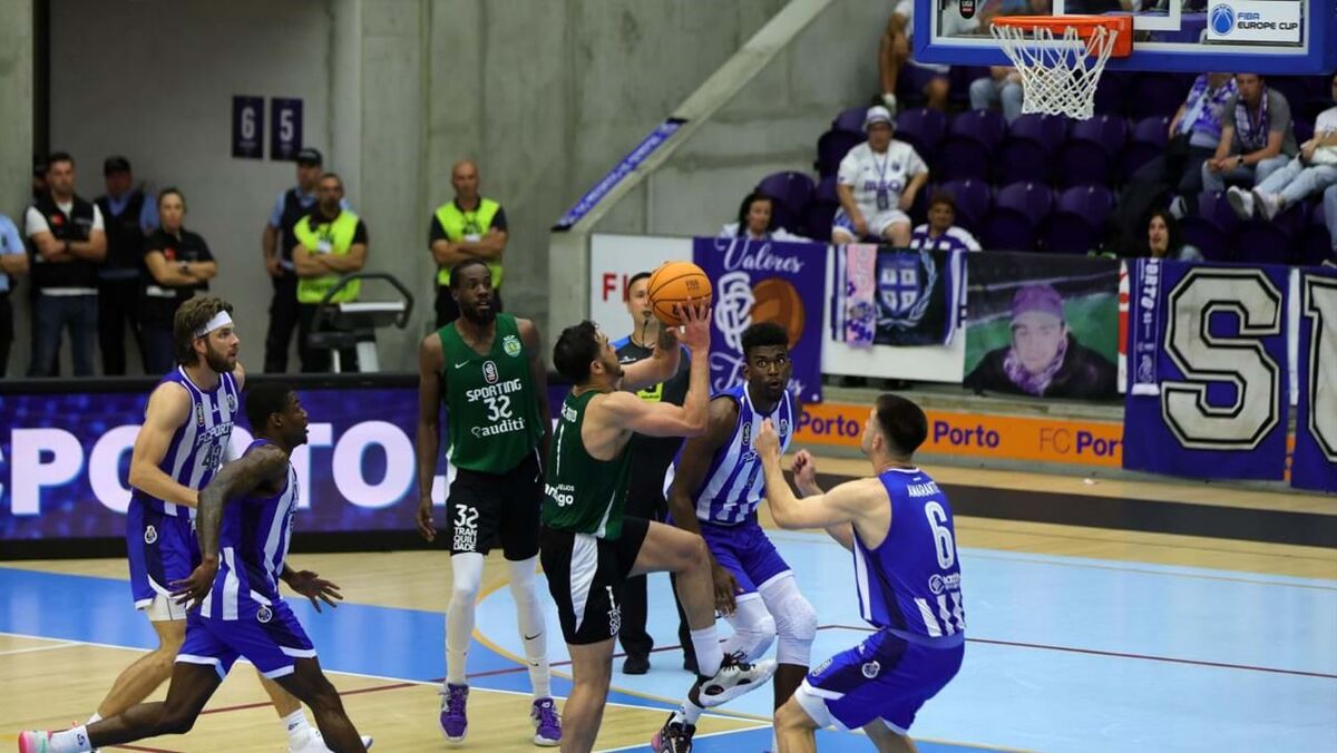 Basquetebol AO VIVO: o jogo 2 da meia-final entre FC Porto e Sporting