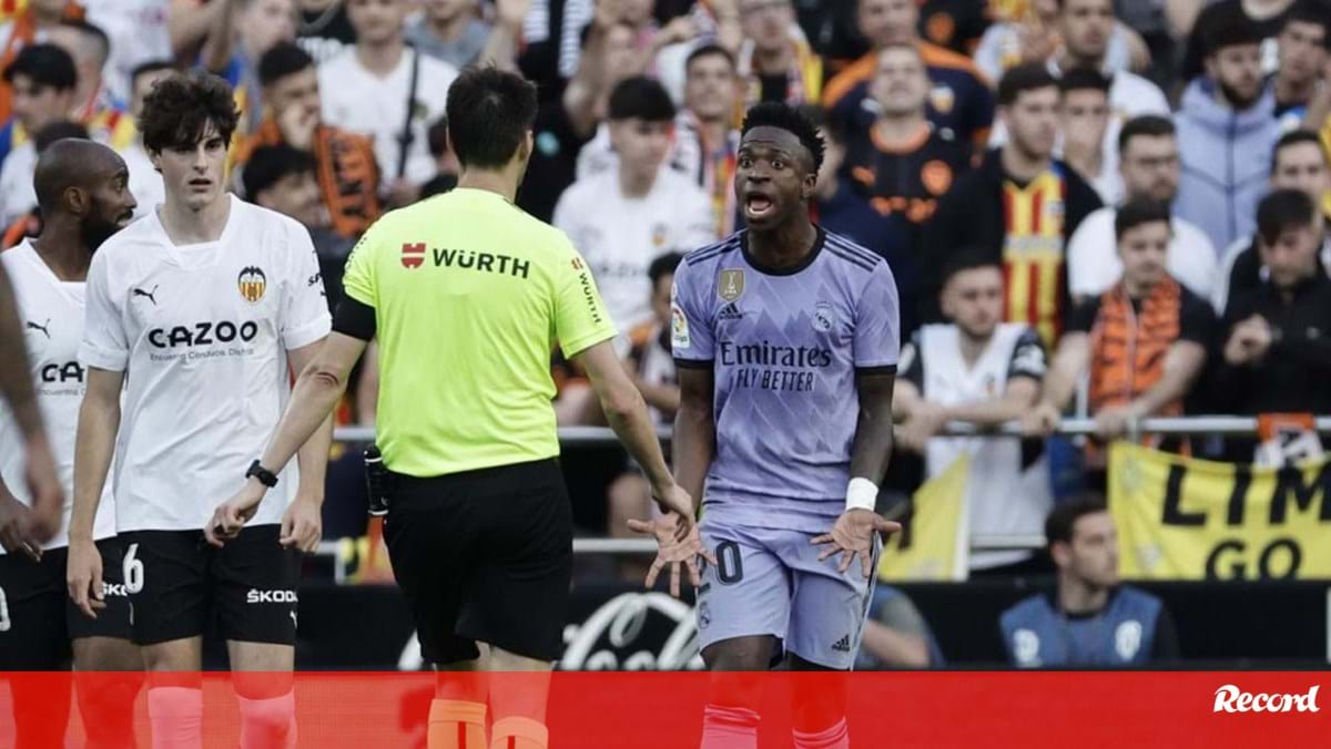 Vinícius Júnior e Arthur Cabral lideram ranking de brasileiros com