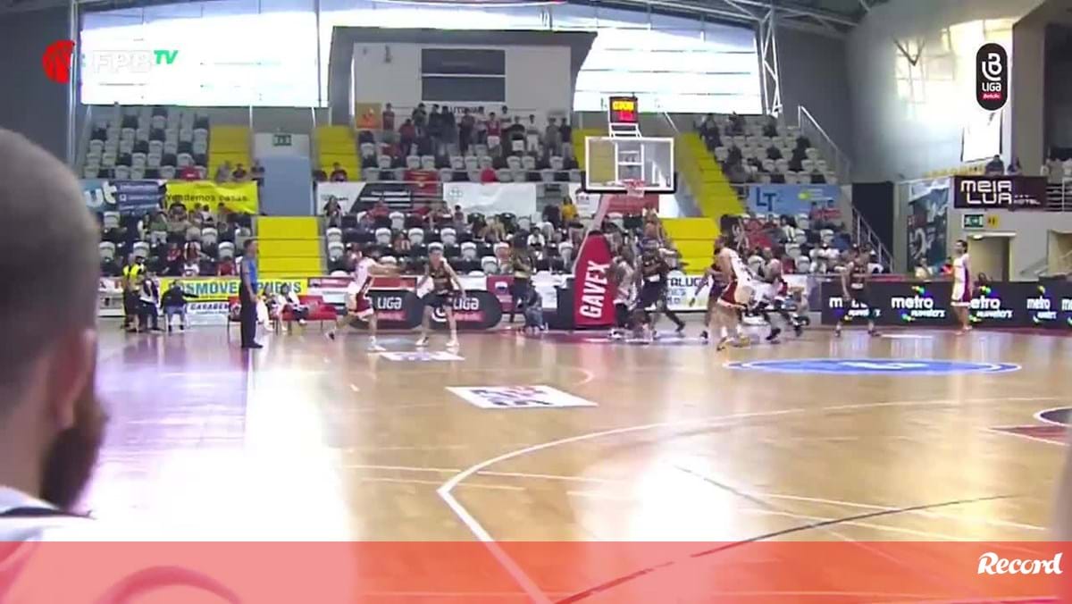 Benfica arrasa a Ovarense no jogo 1 das meias-finais da Liga Betclic de  basquetebol