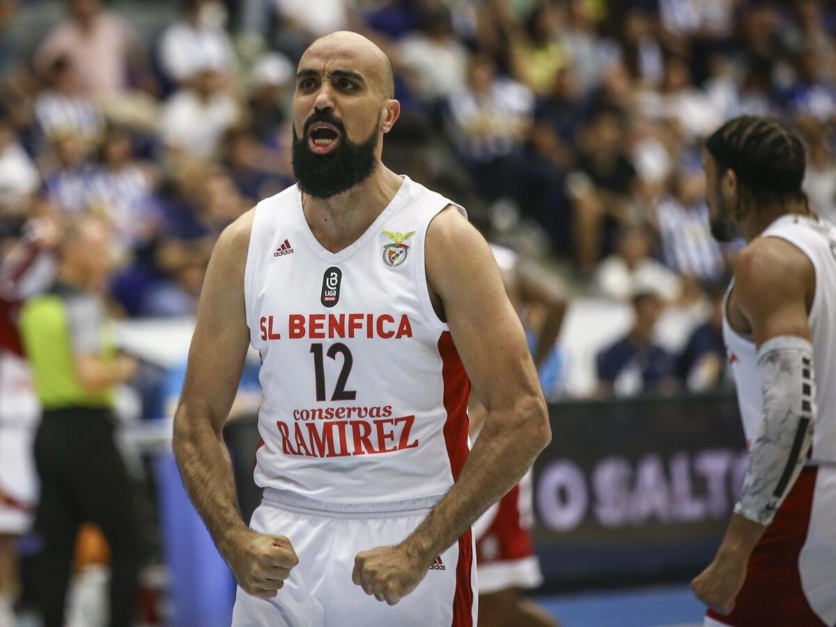 Benfica arrasa a Ovarense no jogo 1 das meias-finais da Liga Betclic de  basquetebol