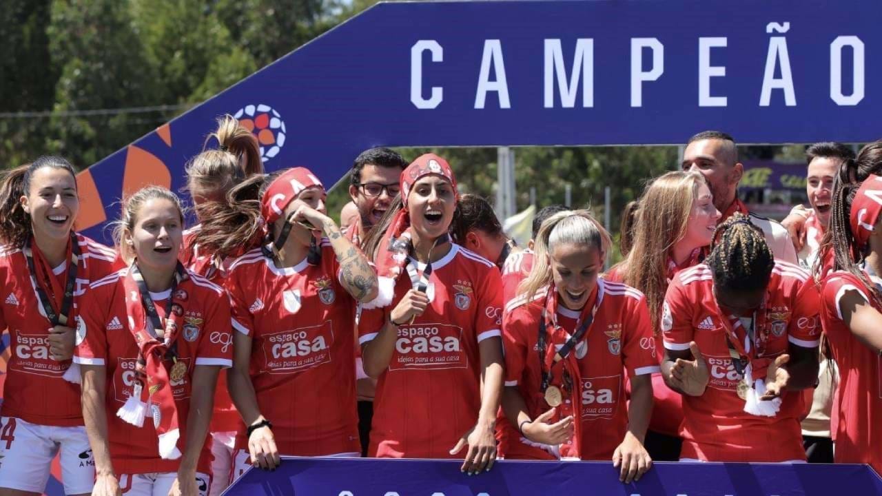 19 vitórias em 20 jogos, 92 golos marcados, só cinco sofridos: Benfica  vence em Gaia e sagra-se tricampeão nacional de futebol feminino –  Observador