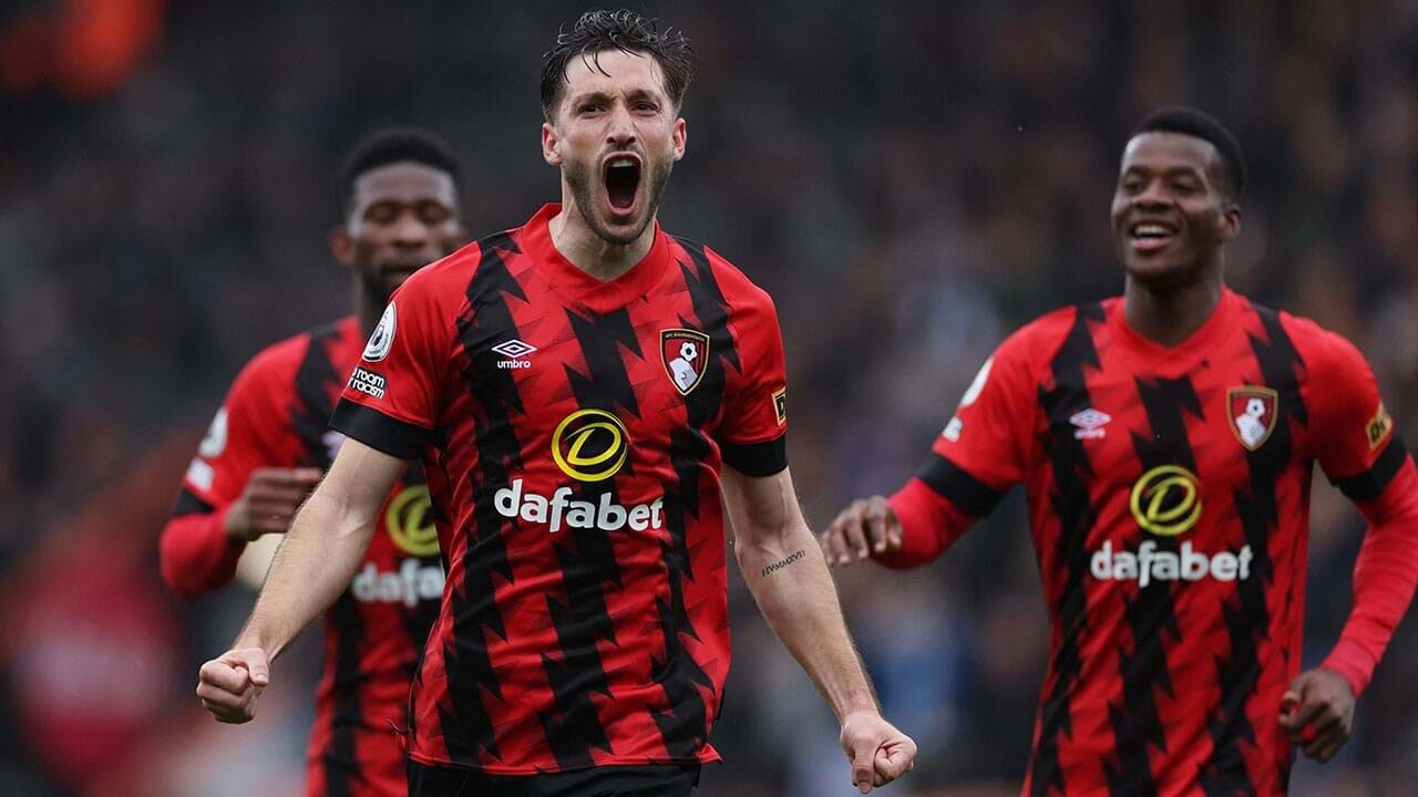 Jogador do Luton Town sofre paragem cardíaca e colapsa em campo