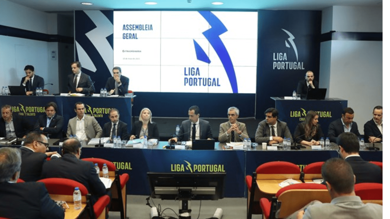 Vão acabar os jogos da liga portuguesa às 21h15 em dias de semana