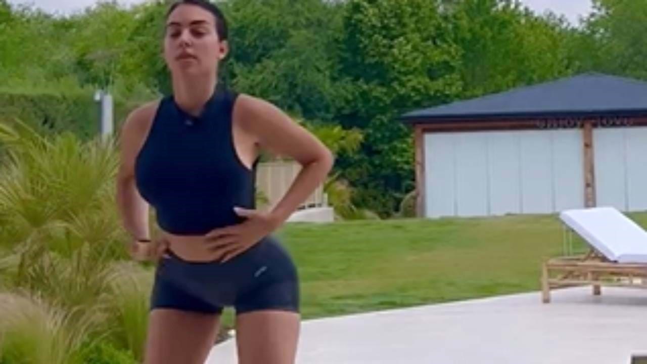 Georgina Rodríguez dá show de dança à beira da piscina