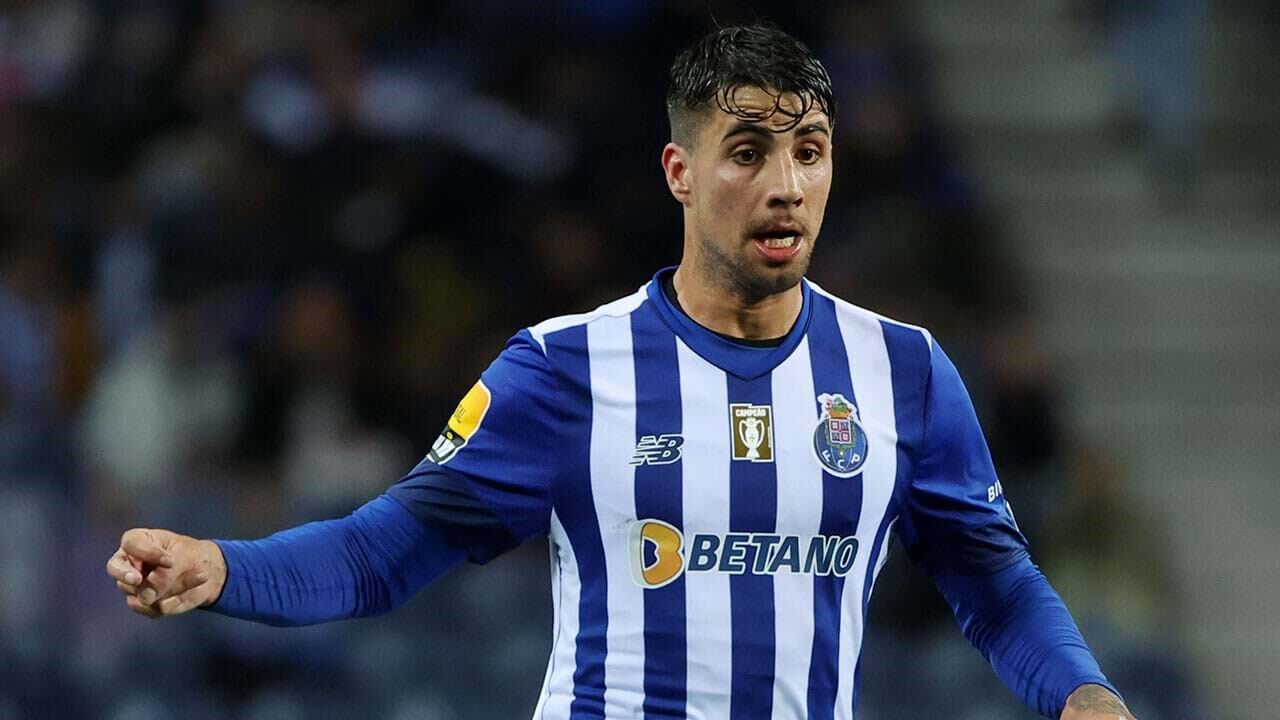 Fábio Cardoso volta ao onze