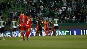 Adán protesta golo que daria empate ao Marítimo frente ao Sporting e é expulso nos minutos finais