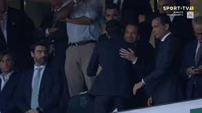 O abraço entre Frederico Varandas e Rui Costa minutos antes do Sporting-Benfica