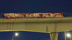 No rasto da boneca insuflável: como a polícia apanhou homens que penduraram boneco de Vinícius numa ponte