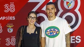 Chiquinho aparece em jantar do Benfica de t-shirt: modelo da Louis Vuitton custa mil euros