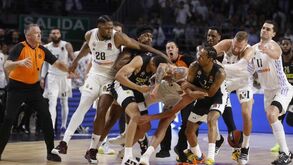 Vergonha na Euroliga: pancadaria no Real-Partizan com socos e até um momento de fazer inveja ao UFC