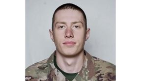 Ucrânia: Jovem guarda-redes do Shaktar troca baliza por formação militar