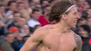 Fábio Silva marca penálti que dá a Taça da Holanda ao PSV e a equipa celebra assim