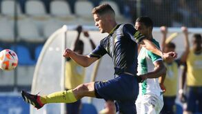 Real arrasa arbitragem após derrota que ditou descida: «Uma verdadeira roubalheira!»