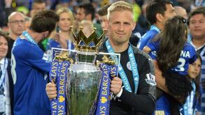 Schmeichel lembra acidente fatal de antigo dono do Leicester: «Ainda hoje é difícil entrar em aviões…»