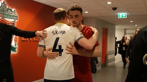 Diogo Jota pediu desculpa a Skipp pela dura entrada no Liverpool-Tottenham