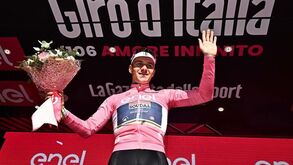 João Almeida começa Giro'2023 na 3.ª posição num dia demolidor de Remco Evenepoel