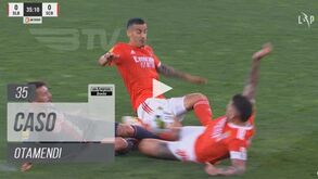 O amarelo a Otamendi após este duelo com Iuri: capitão do Benfica protestou a decisão