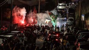 Festa rija em Moreira de Cónegos madrugada dentro: centenas de adeptos celebraram com a equipa