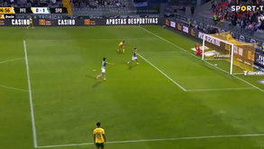 Sporting ganhou vantagem com autogolo cómico em Paços de Ferreira: veja as imagens