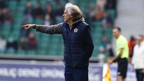 Fenerbahçe, de Jorge Jesus, empata e falha 'colagem' ao líder Galatasaray