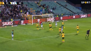 Trincão brilha em Paços de Ferreira com golo após bom trabalho individual