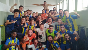 Atlético vence no fim